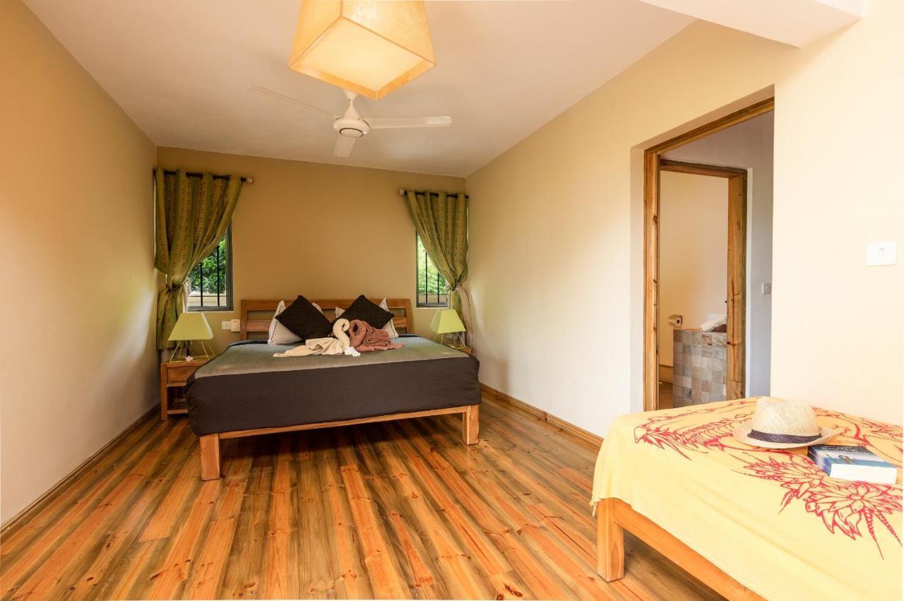 Happy Days Guest House Le Morne Bagian luar foto