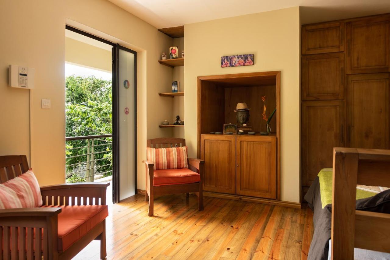 Happy Days Guest House Le Morne Bagian luar foto