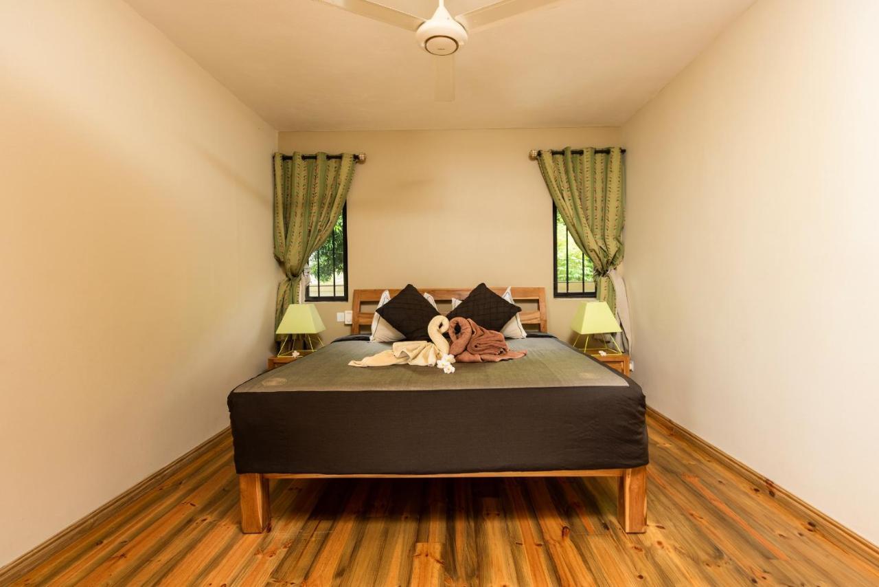 Happy Days Guest House Le Morne Bagian luar foto