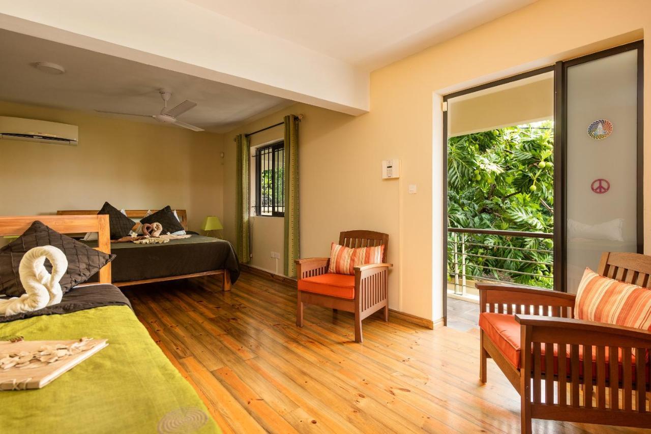 Happy Days Guest House Le Morne Bagian luar foto