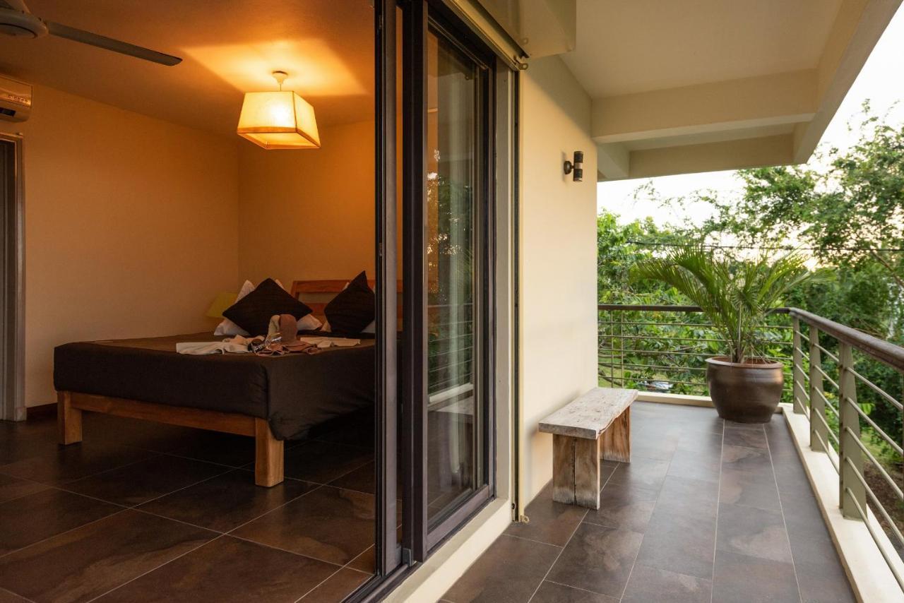 Happy Days Guest House Le Morne Bagian luar foto