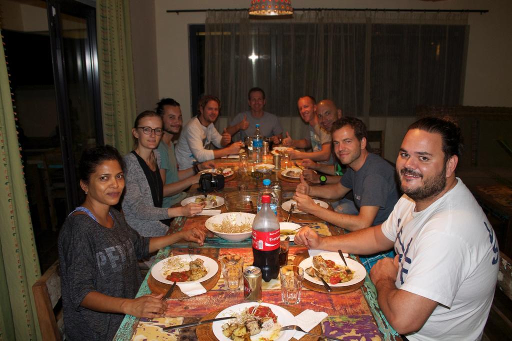 Happy Days Guest House Le Morne Bagian luar foto
