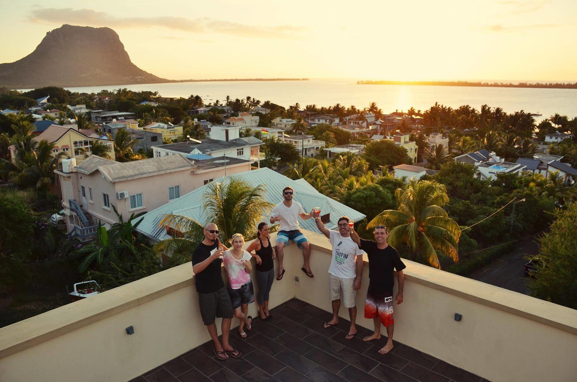 Happy Days Guest House Le Morne Bagian luar foto