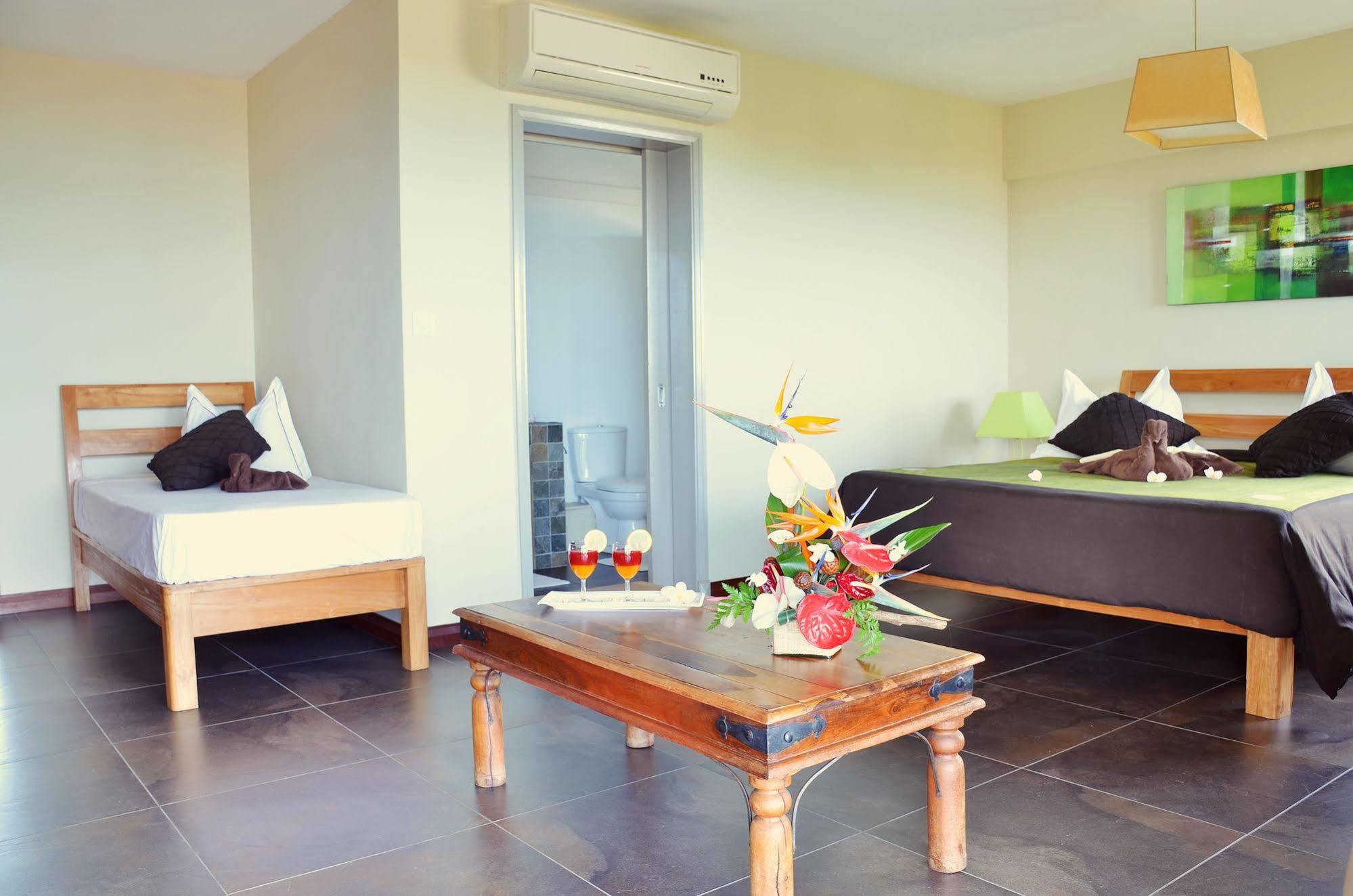 Happy Days Guest House Le Morne Bagian luar foto