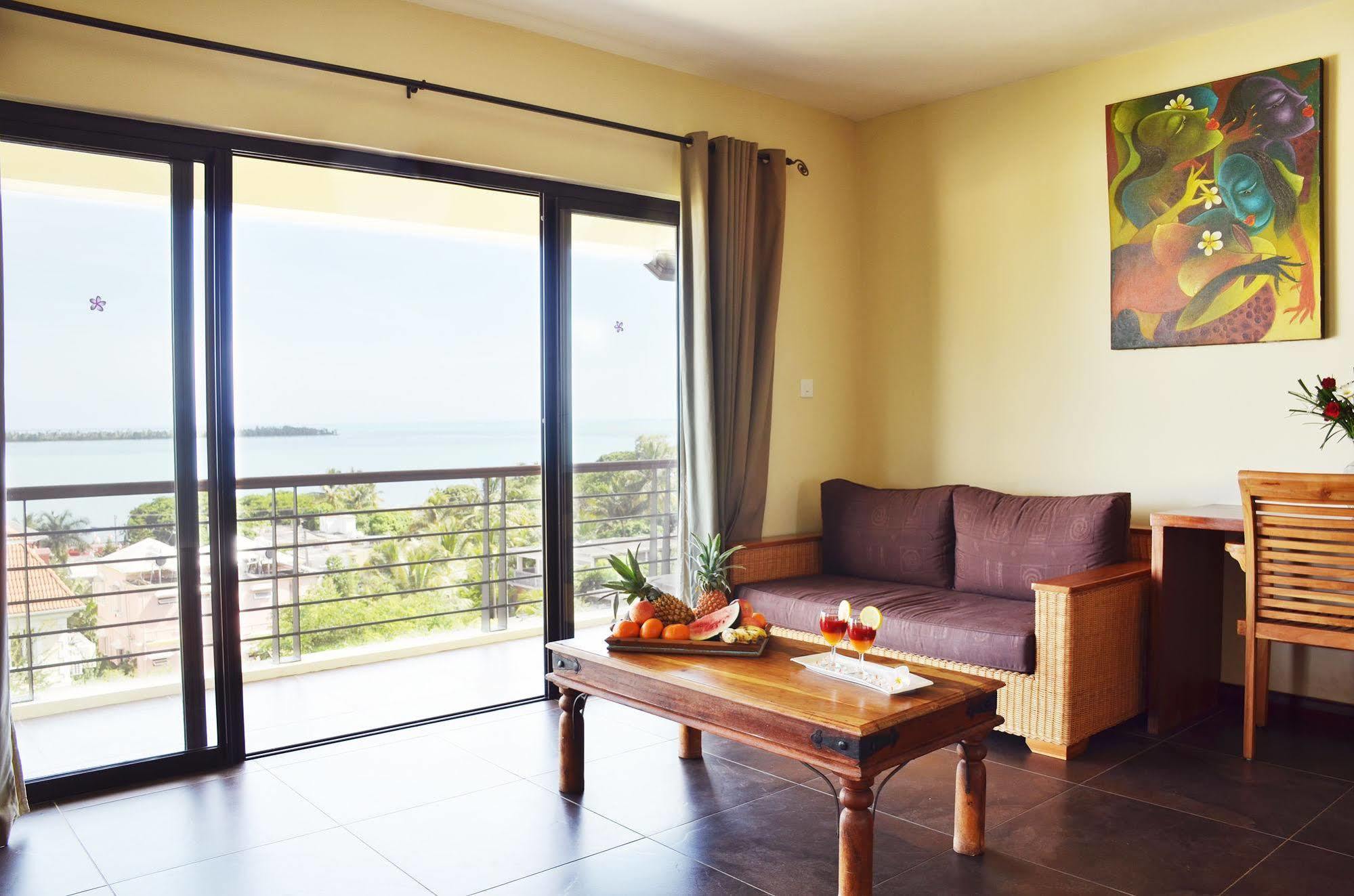 Happy Days Guest House Le Morne Bagian luar foto