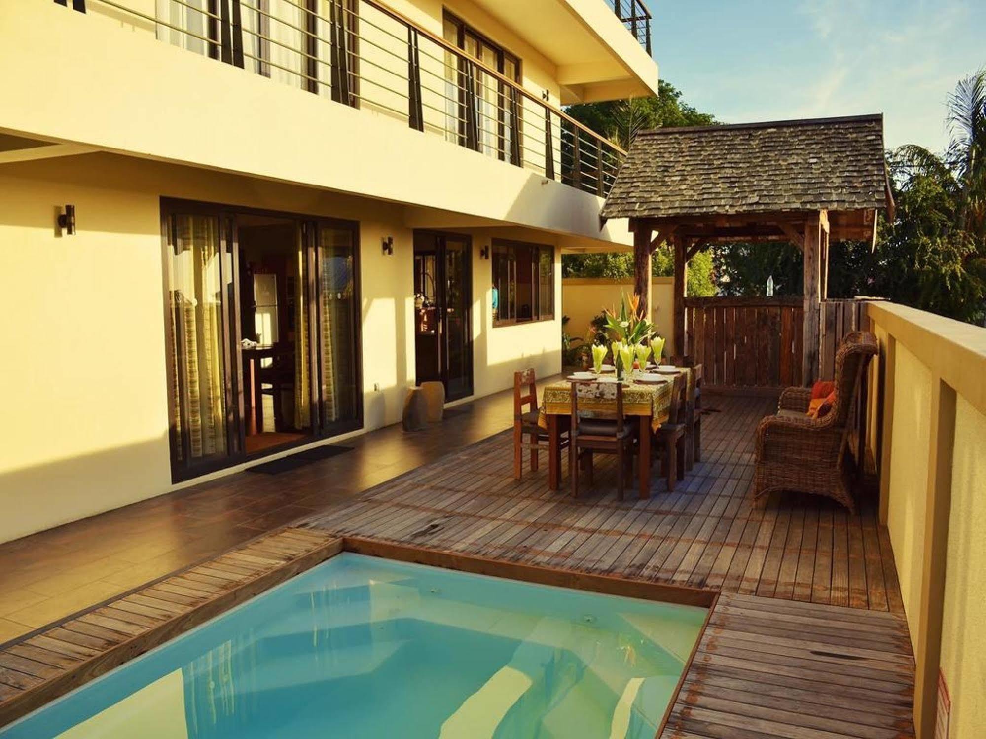 Happy Days Guest House Le Morne Bagian luar foto
