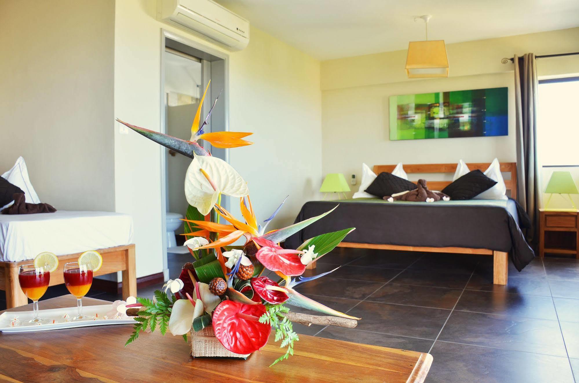 Happy Days Guest House Le Morne Bagian luar foto